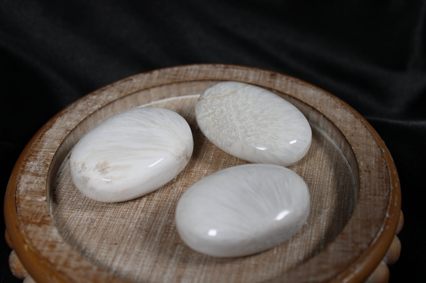 Scolecite Palm Stone