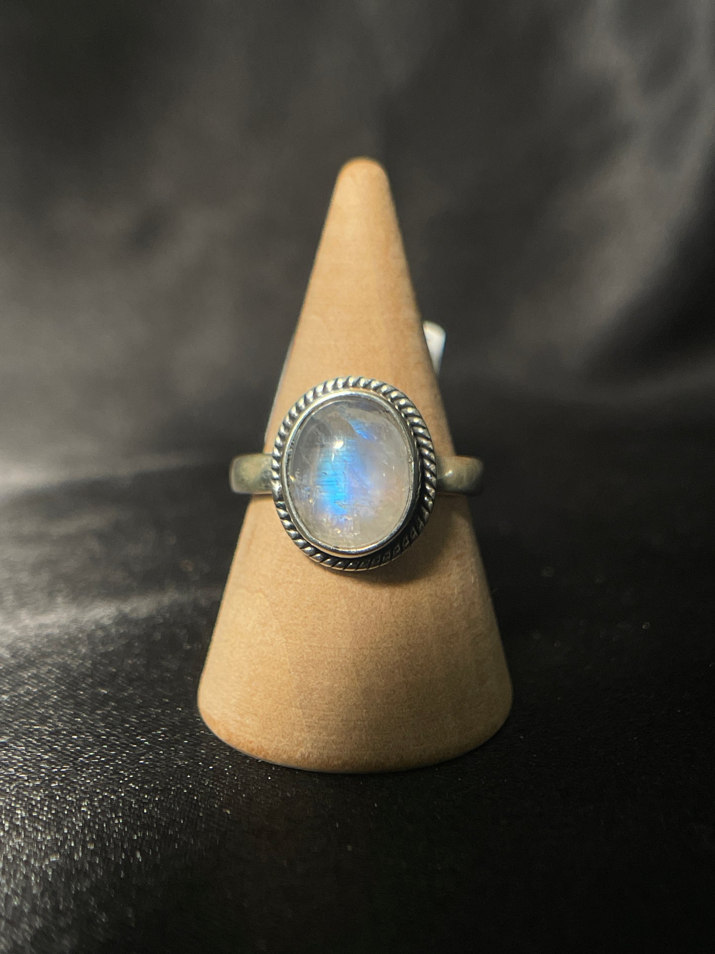 Moonstone Ring | Sterling Silver | Size - 5.5 | D40