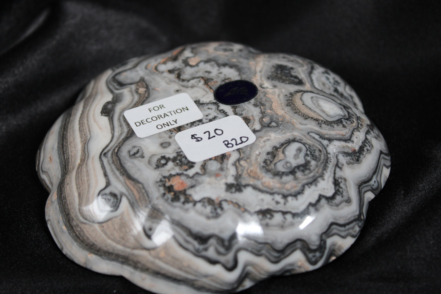 Onyx | Scalloped Bowl | B20