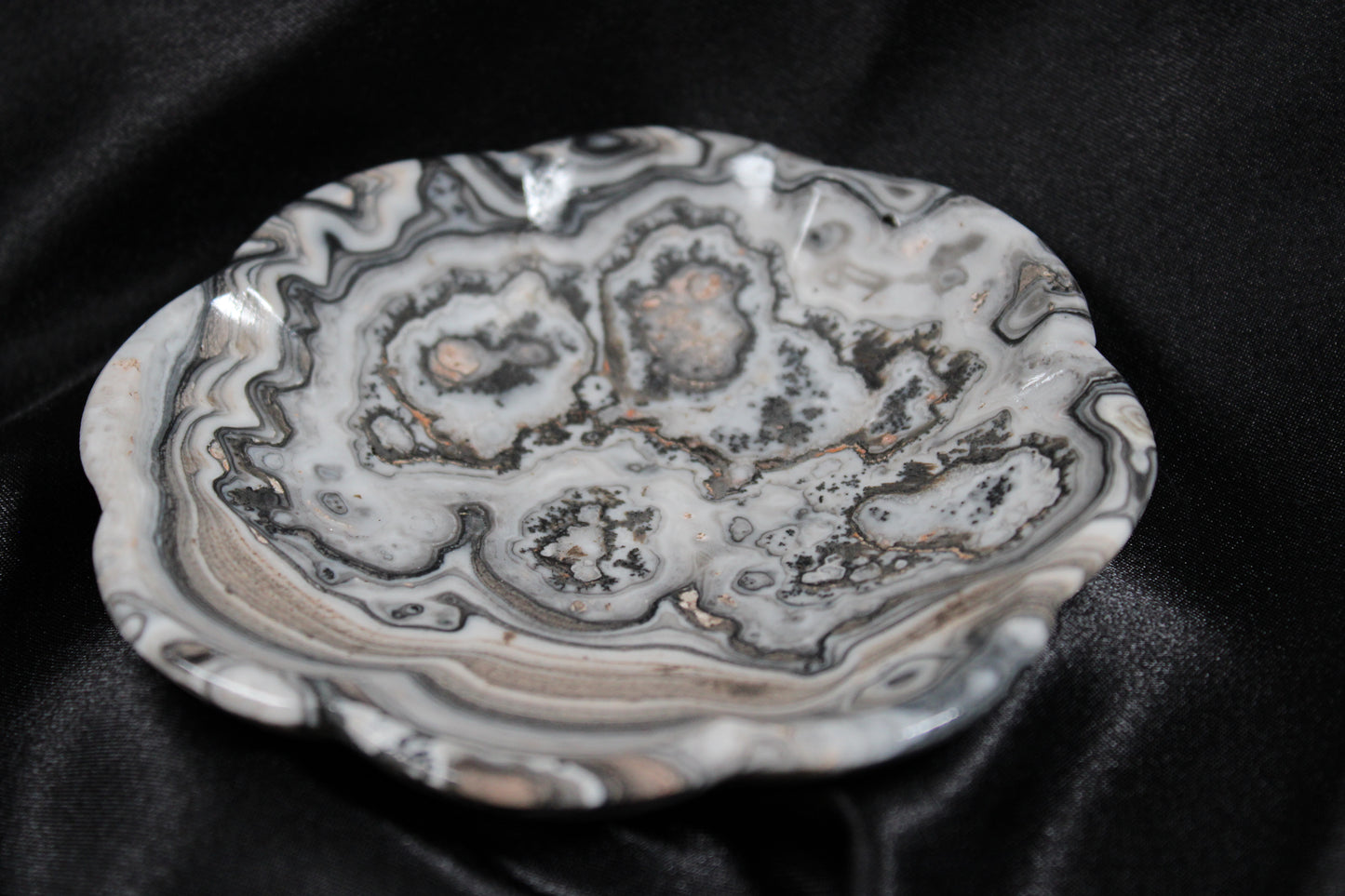 Onyx | Scalloped Bowl | B20