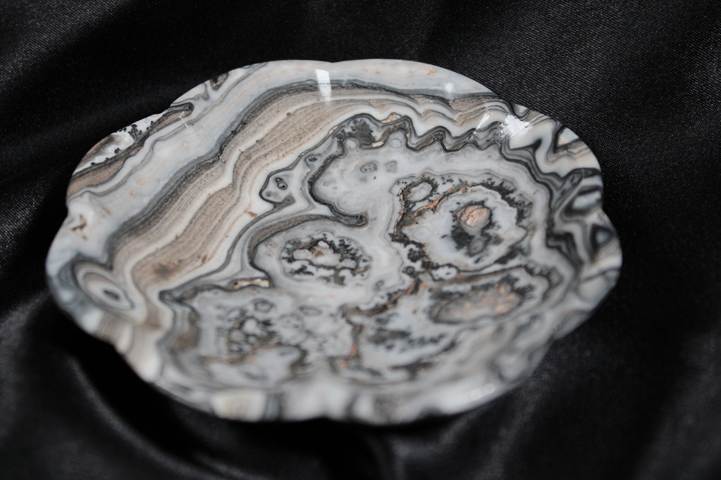 Onyx | Scalloped Bowl | B20