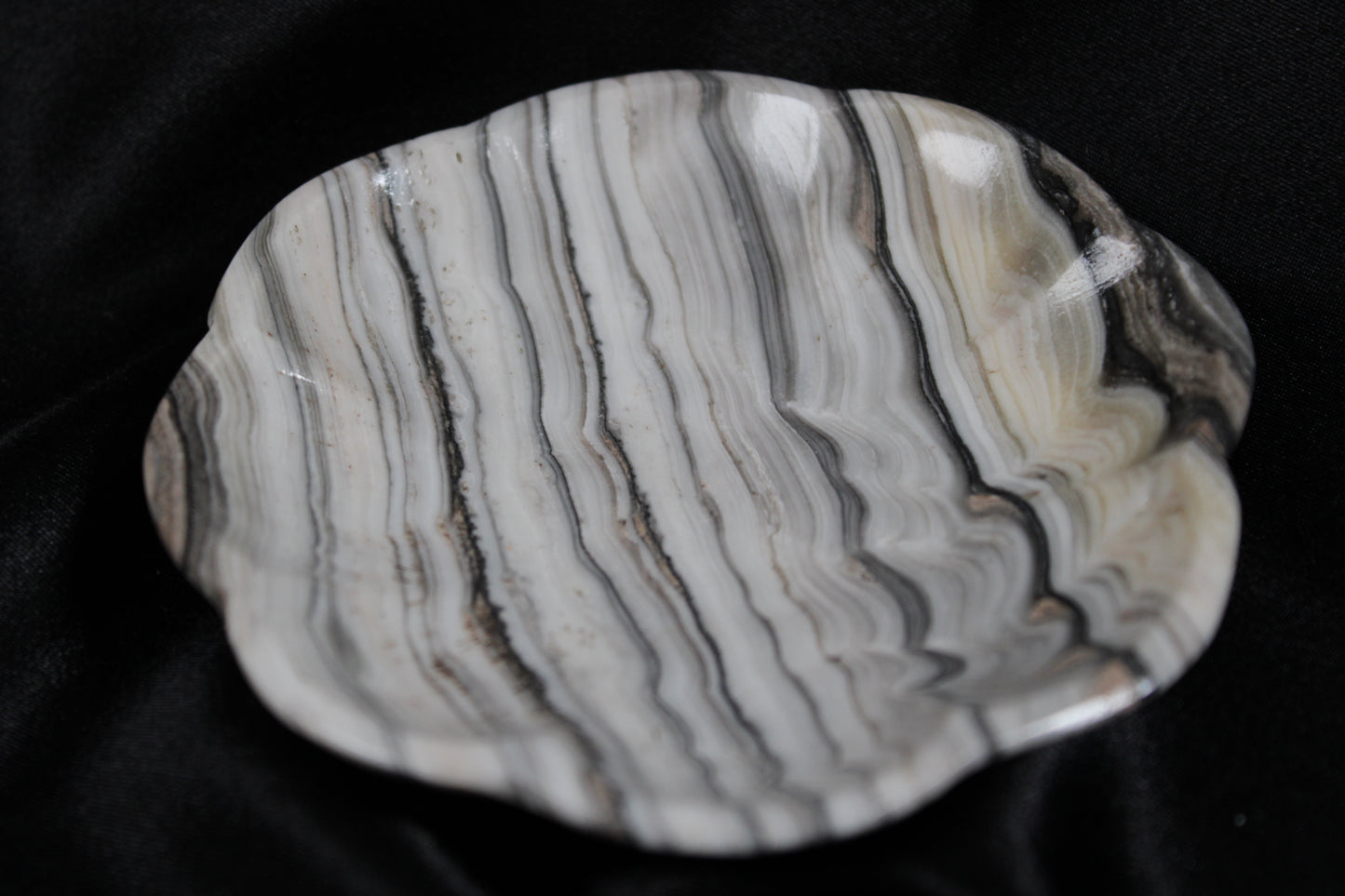 Onyx | Scalloped Bowl | F20